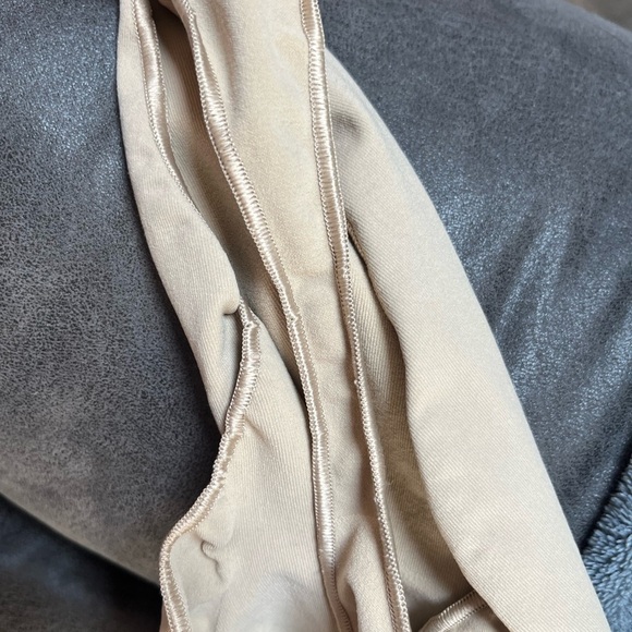 Skims seamless sculpt high waisted thong size XL - Picture 5 of 5